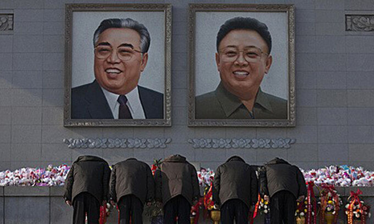 北, 주애 후계설 속 김정일·김정은은 어떻게 등장했나