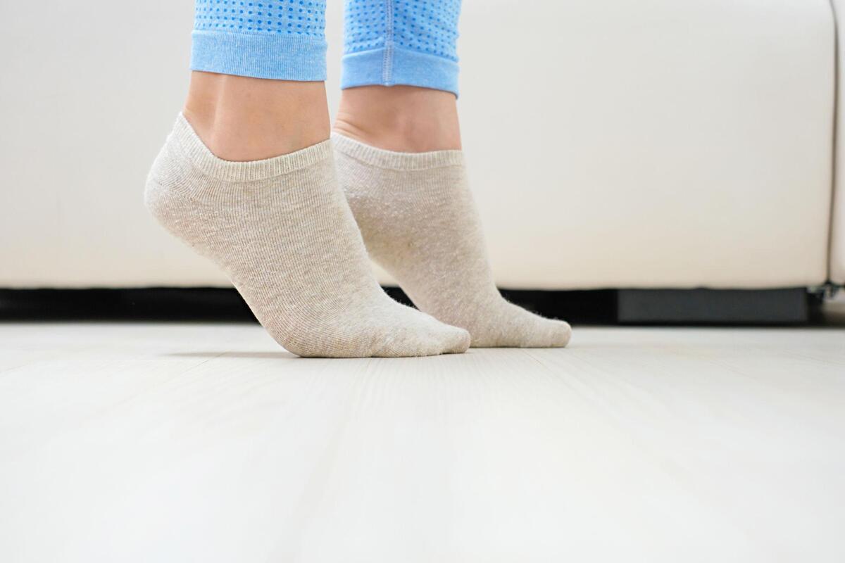 “양말 자국 안 사라지네”…‘1분 까치발’이 300만원 하지정맥류 수술비 막는다