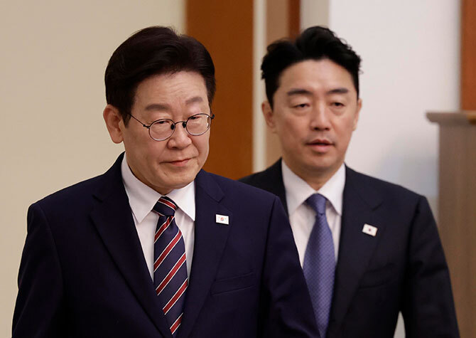 강훈식 &${esc.h}34;이재명은 합니다<br>부동산 불패, 우리 정부서 끝낼 것&${esc.h}34;