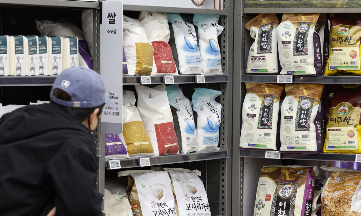 “공깃밥 2000원”… 좀체 안 떨어지는 쌀값
