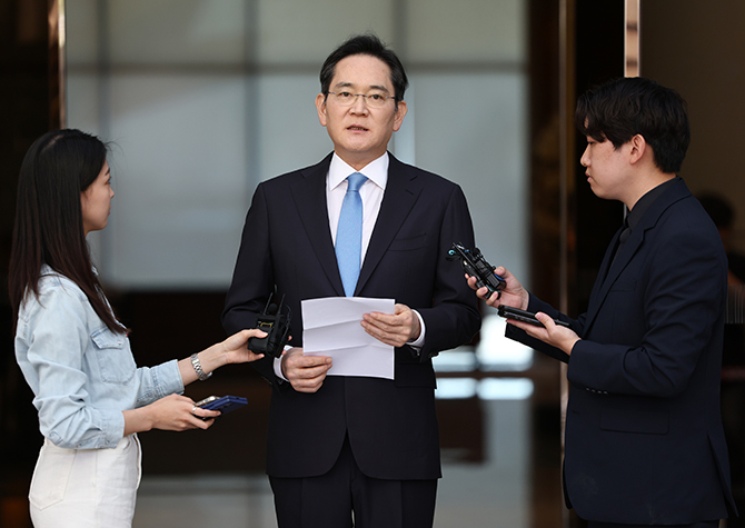 세 차례 고개 숙인 이재용… 노사 대화 물꼬