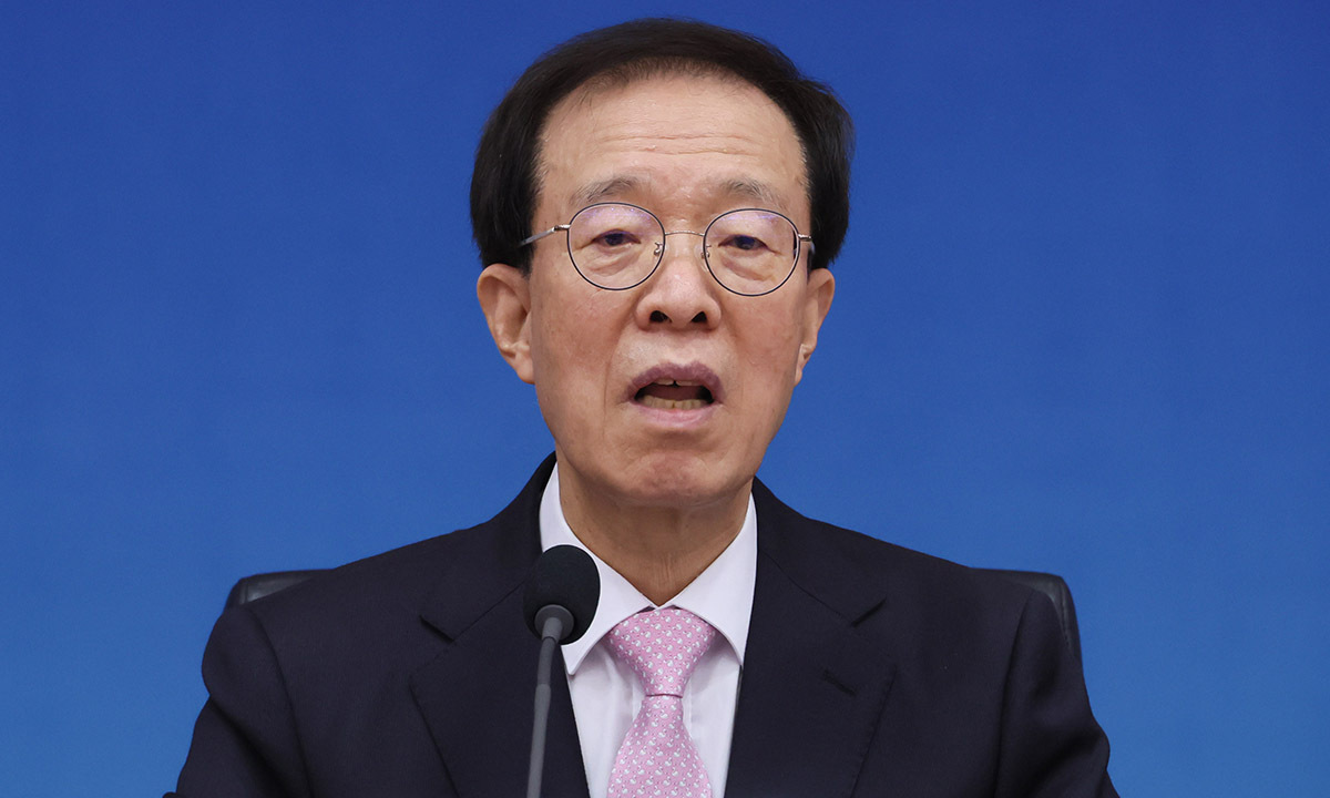 이석연 국민통합위원장 “靑 행정관이 갑질·과도한 개입”