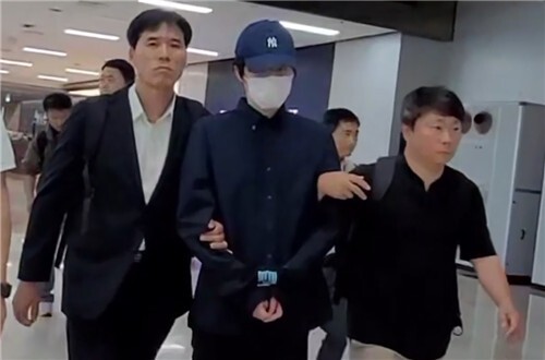 경북경찰, 국내 최대 불법 웹툰 사이트 '마나토끼' 운영자 구속 송치 [사건수첩]