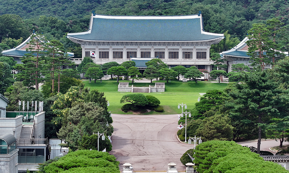 “분위기 좋게 차담 해놓고, 뒤통수 때리듯 발표”… ‘曺 발표’에 격앙된 청와대 [靑·대법, 초유의 정면충돌]