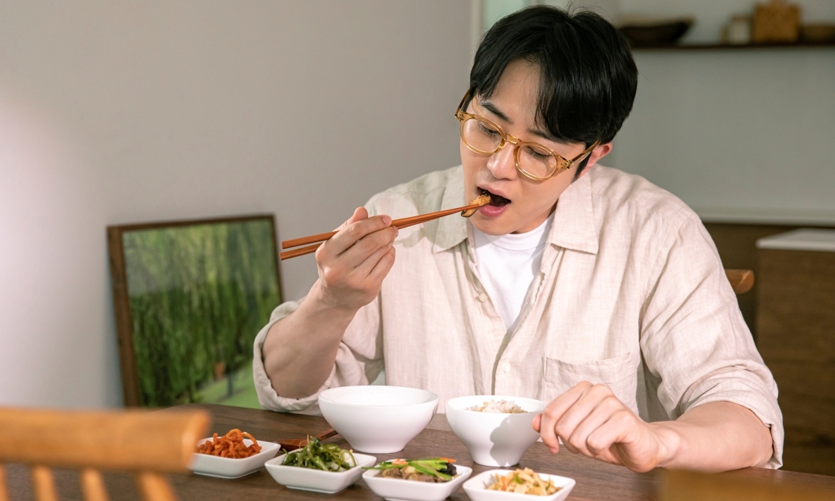음식 대충 삼키면 소화만 문제? 꼭꼭 씹어야 하는 이유