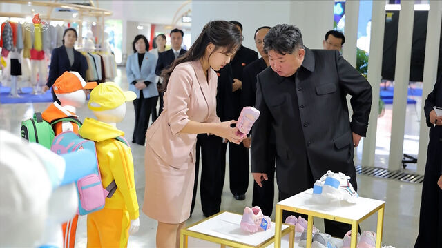 “김정은, 뇌출혈로 中병원 이송·사망설” 확산에… 북한 사진 공개